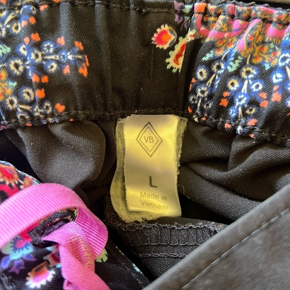 Vera Bradley sz L silky scrub pants and szL Cherokee infinity silky top - Picture 8 of 8
